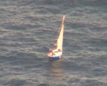 Eis o Momento Em Que Força Aérea Resgata Espanhol à Deriva Há 12 Dias Eis o Momento Em Que Força Aérea Resgata Espanhol à Deriva Há 12 Dias