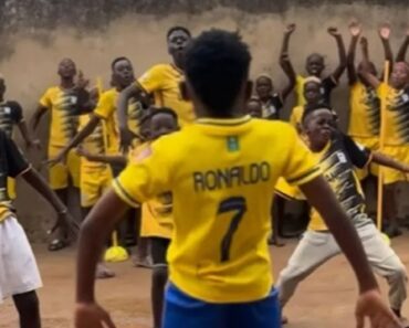Crianças Do Uganda Festejam Assim Regresso De Cristiano Ronaldo Ao Trono Crianças Do Uganda Festejam Assim Regresso De Cristiano Ronaldo Ao Trono