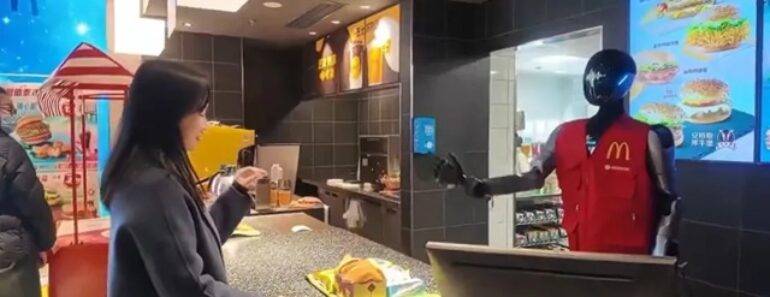 McDonald’s Começou a Testar Robôs Humanoides Na China McDonald’s Começou a Testar Robôs Humanoides Na China