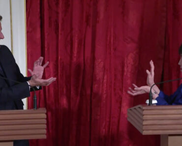 Macron Surpreende Ao Fazer “Kamehameha” De Dragon Ball Em Encontro Oficial No Japão Macron Surpreende Ao Fazer “Kamehameha” De Dragon Ball Em Encontro Oficial No Japão