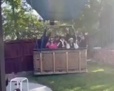 Balão De Ar Quente Aterra De Emergência e Acaba Dentro De Quintal Privado Balão De Ar Quente Aterra De Emergência e Acaba Dentro De Quintal Privado