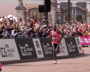 Queniano Bate Recorde Mundial e Torna-se o 1º a Correr a Maratona Abaixo Das Duas Horas Queniano Bate Recorde Mundial e Torna-se o 1º a Correr a Maratona Abaixo Das Duas Horas