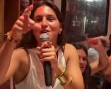 Kika Nazareth Dá Espetáculo No Jantar Do Barcelona. Música Já é Viral Kika Nazareth Dá Espetáculo No Jantar Do Barcelona. Música Já é Viral