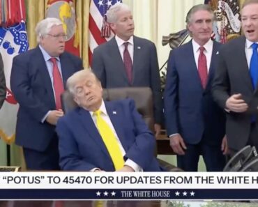 Trump Apanhado Novamente a “Passar Pelas Brasas” Durante Conferência De Imprensa Na Casa Branca Trump Apanhado Novamente a “Passar Pelas Brasas” Durante Conferência De Imprensa Na Casa Branca