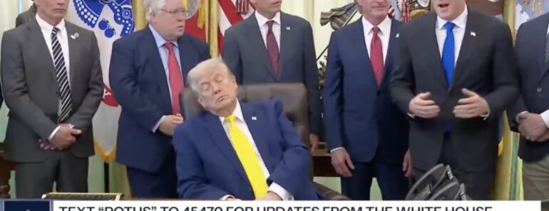 Trump Apanhado Novamente a “Passar Pelas Brasas” Durante Conferência De Imprensa Na Casa Branca Trump Apanhado Novamente a “Passar Pelas Brasas” Durante Conferência De Imprensa Na Casa Branca