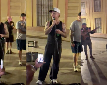 Robbie Williams Surpreende Ao Cantar “Angels” Com Músico De Rua Em Sevilha Robbie Williams Surpreende Ao Cantar “Angels” Com Músico De Rua Em Sevilha