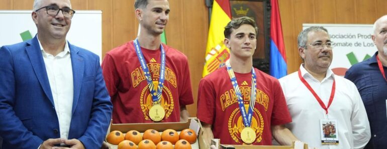 No Regresso a Casa: Gavi e Fábian Ruiz Recebem o Seu Próprio Peso Em… Tomates No Regresso a Casa: Gavi e Fábian Ruiz Recebem o Seu Próprio Peso Em… Tomates