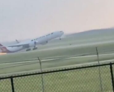 Boeing 777-36N Da Kalitta Air Sofreu Um Tailstrike Durante a Aterragem Nos Estados Unidos Boeing 777-36N Da Kalitta Air Sofreu Um Tailstrike Durante a Aterragem Nos Estados Unidos