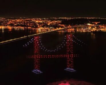 Drones Iluminaram o Tejo Nos 60 Anos Da Ponte 25 De Abril Drones Iluminaram o Tejo Nos 60 Anos Da Ponte 25 De Abril