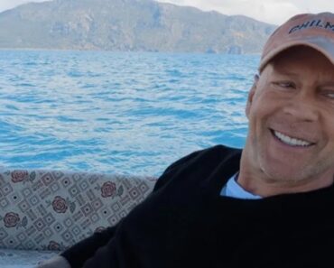 Rara Aparição: Bruce Willis No Casamento Da Filha. Veja Como Está o Ator Rara Aparição: Bruce Willis No Casamento Da Filha. Veja Como Está o Ator