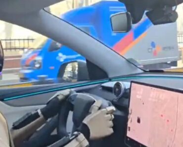 Vídeo Mostra Robô a Conduzir Um Tesla? Nem Tudo é o Que Parece Vídeo Mostra Robô a Conduzir Um Tesla? Nem Tudo é o Que Parece