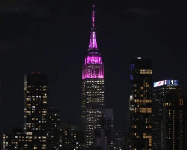 Empire State Building Ilumina-se De Rosa Em Homenagem a Dolly Parton Empire State Building Ilumina-se De Rosa Em Homenagem a Dolly Parton