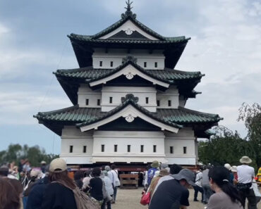 Quase 2 Mil Japoneses Arrastam Castelo De 360 Toneladas Com Cordas Quase 2 Mil Japoneses Arrastam Castelo De 360 Toneladas Com Cordas