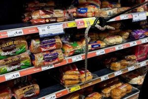 Cobra Encontrada Na Secção Do Pão Em Supermercado Em Inglaterra