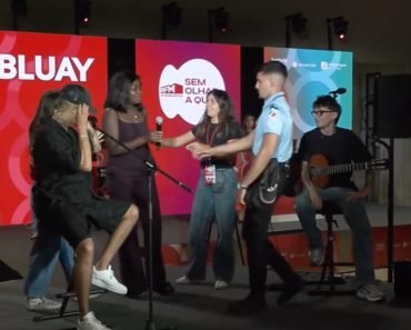 Mulher Invade Atuação De Bluay Na RFM Para Cantar Música Do Pingo Doce Mulher Invade Atuação De Bluay Na RFM Para Cantar Música Do Pingo Doce