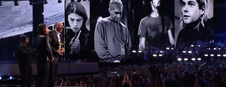 Nirvana Regressam Aos MTV VMAs 34 Anos Depois Para Receber Prémio Histórico Nirvana Regressam Aos MTV VMAs 34 Anos Depois Para Receber Prémio Histórico