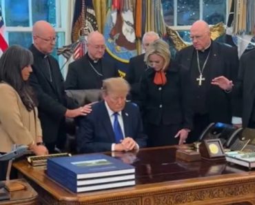 “Profunda Tristeza”. Vídeo De Bispos a Rezar Com Trump Gera Polémica “Profunda Tristeza”. Vídeo De Bispos a Rezar Com Trump Gera Polémica