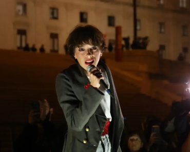 “O Nosso País Não Está à Venda”: Marisa Liz Cantou António Variações e José Afonso Na Manifestação Pela Habitação Em São Bento “O Nosso País Não Está à Venda”: Marisa Liz Cantou António Variações e José Afonso Na Manifestação Pela Habitação Em São Bento