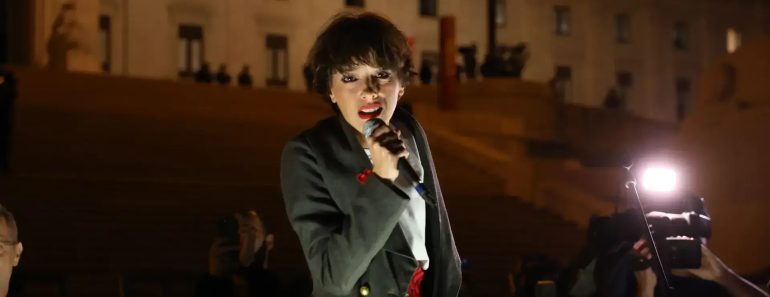 “O Nosso País Não Está à Venda”: Marisa Liz Cantou António Variações e José Afonso Na Manifestação Pela Habitação Em São Bento “O Nosso País Não Está à Venda”: Marisa Liz Cantou António Variações e José Afonso Na Manifestação Pela Habitação Em São Bento